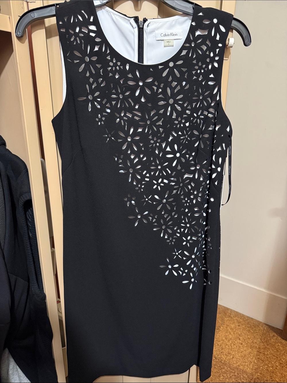 Calvin Klein Black Sleeveless Laser-Cut Floral Sheath Dress with White Lining